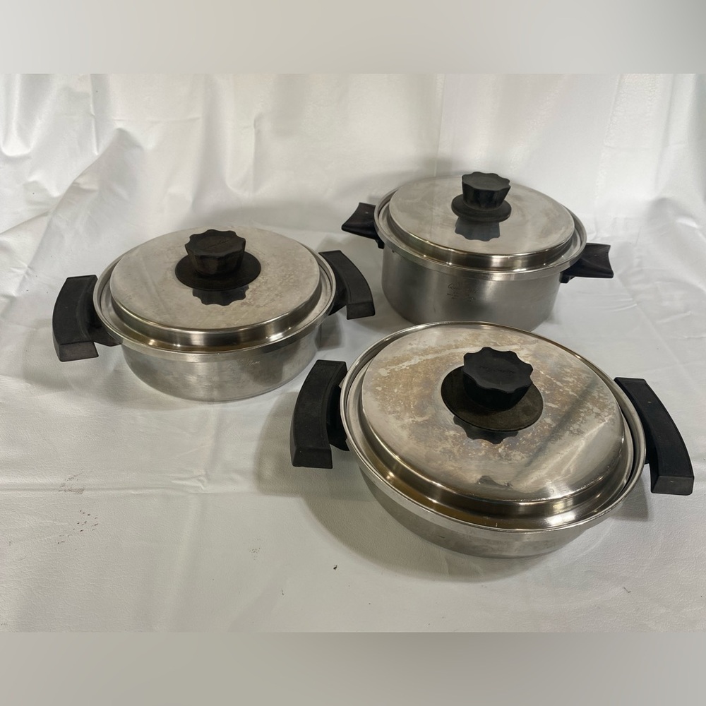 Set of 3 Vintage Queen Anne pots with lids